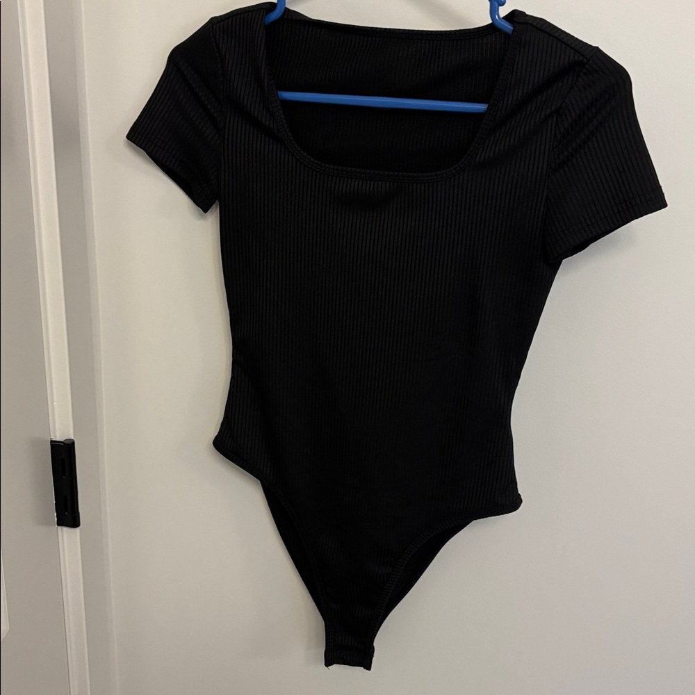 SHEIN Black Ribbed Short Sleeve Bodysuit